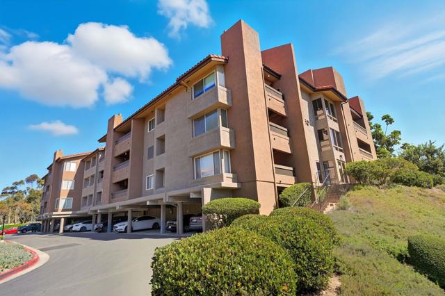 10250 Caminito Cuervo, San Diego CA: https://media.crmls.org/mediaz/861c85a5-3aba-4c1a-9486-53fd34d781fa.jpg