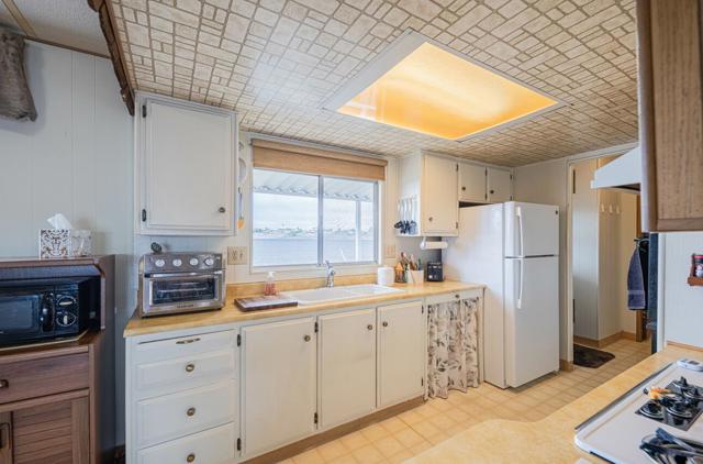150 Kern Street, Salinas CA: https://media.crmls.org/mediaz/861cb654-d2ba-43f5-af6e-28c2ae3185d4.jpg