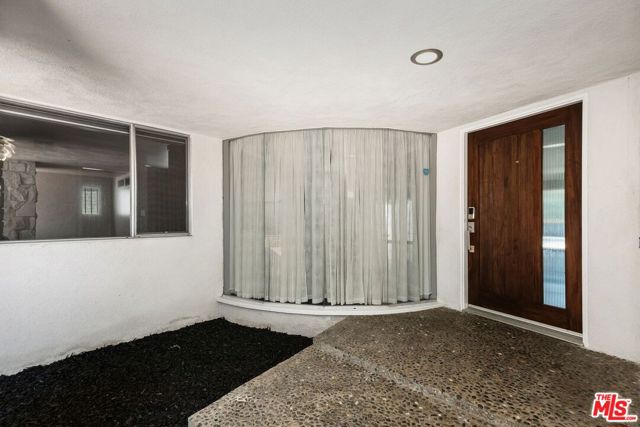 6616 Wooster Avenue, Los Angeles CA: https://media.crmls.org/mediaz/861d6d97-8c82-4d1a-9cec-eb998fe08366.jpg