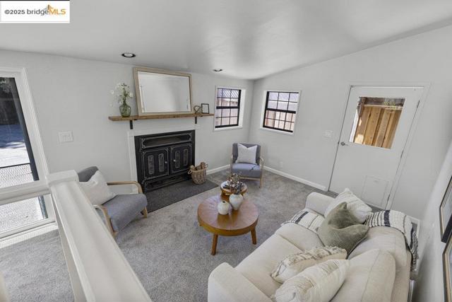 615 Manuel Dr, Novato CA: https://media.crmls.org/mediaz/861d902a-92ae-4a41-9fcd-3fc9a44f7118.jpg