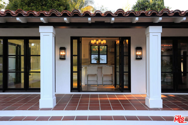 18625 Wells Drive, Tarzana CA: https://media.crmls.org/mediaz/861d9d21-67a2-403f-beb0-826e2ca49b87.jpg