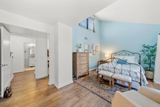 2253 Caminito Pescado, Ocean Beach (San Diego) CA: https://media.crmls.org/mediaz/861e7659-ba49-4f64-98a6-765cfda33b1e.jpg