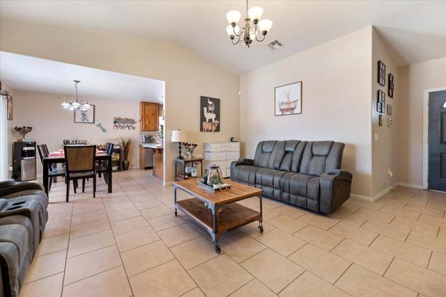 7562 Inca Trail, Yucca Valley CA: https://media.crmls.org/mediaz/861ec8bb-7af3-418b-8628-636fa408a0e6.jpg