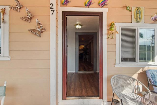 23 27 Alberta Court, San Diego CA: https://media.crmls.org/mediaz/861ee07b-6dea-4a29-9cc0-76a54993dc44.jpg