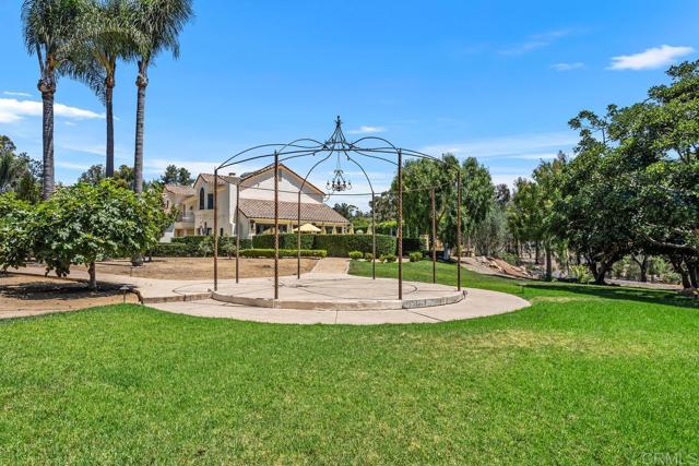 3433 Western Springs Rd, Encinitas CA: https://media.crmls.org/mediaz/861eed59-9159-4661-adbb-6c1cc0b9dc09.jpg