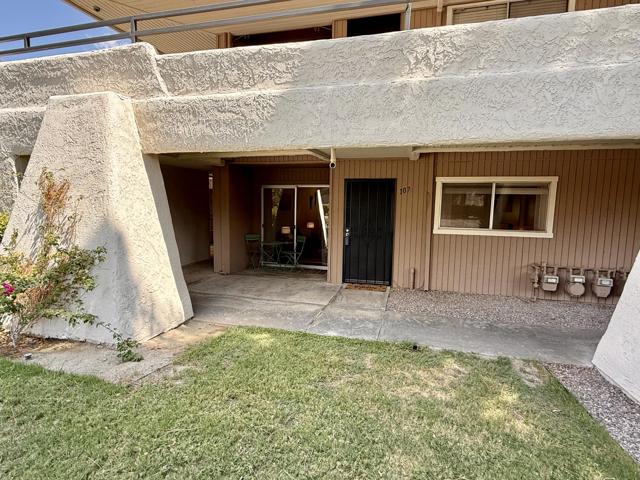2875 N Los Felices Road, Palm Springs CA: https://media.crmls.org/mediaz/861f004e-ba57-49b2-8ea2-216594e42e48.jpg