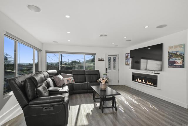 3120 Poe Street, San Diego CA: https://media.crmls.org/mediaz/861f889b-365a-469c-8953-0c016328c33b.jpg