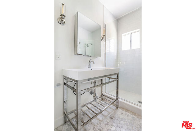 1404 Maltman Avenue, Los Angeles CA: https://media.crmls.org/mediaz/86201628-50f8-4bb7-901f-e1c06a3e3180.jpg