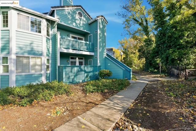 316 Dursey DR, Pinole CA: https://media.crmls.org/mediaz/86202eea-30ea-47d4-866c-4488b955f1af.jpg