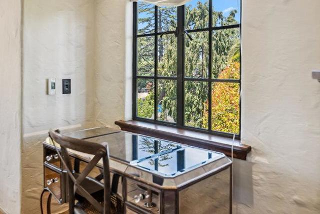 2307 Easton Drive, Burlingame CA: https://media.crmls.org/mediaz/8621aedb-dd45-43ca-b394-8f8387857f6a.jpg