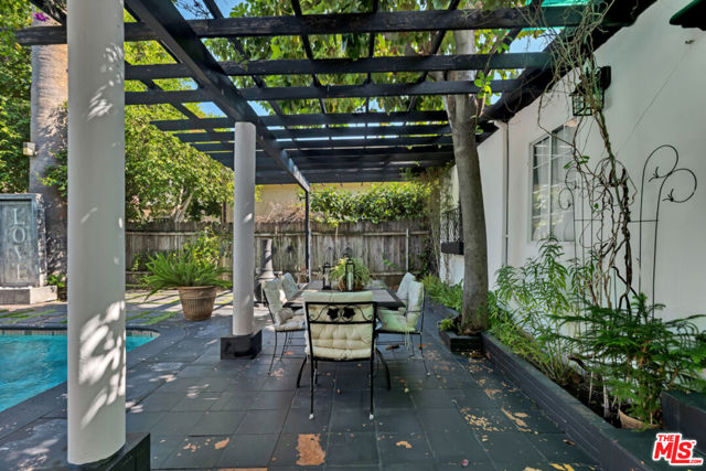 5341 Mecca Avenue, Tarzana CA: https://media.crmls.org/mediaz/8621f174-422a-4596-a5d0-e00eed087012.jpg