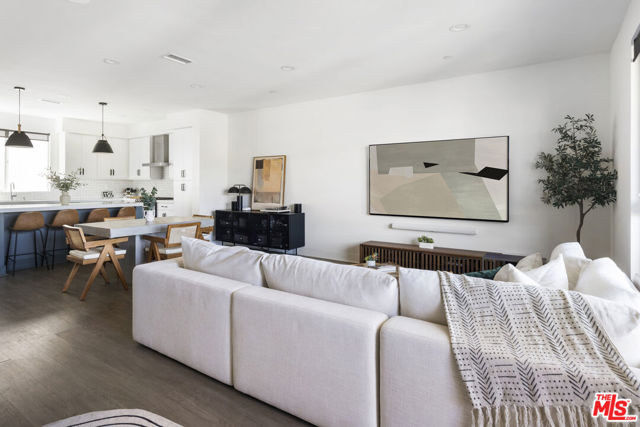 1417 N Lincoln Lane, Los Angeles CA: https://media.crmls.org/mediaz/8622498a-cf15-4cdd-a6d6-422a5dc7e16f.jpg