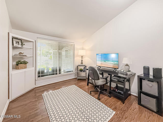 2439 N Lita Place, Simi Valley CA: https://media.crmls.org/mediaz/86226b3a-f911-4f9e-bd70-1fe211ce658f.jpg