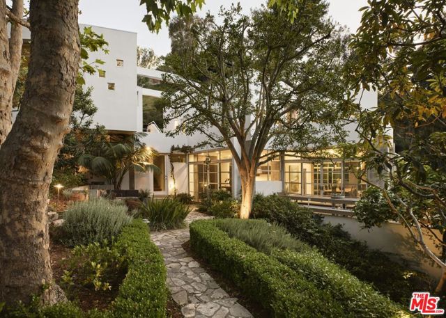 0 Willow Glen Road, Los Angeles CA: https://media.crmls.org/mediaz/86227766-bdd8-4c02-8912-7b512a8513c1.jpg