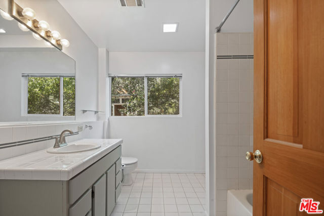 1212 Fernwood Pacific Drive, Topanga CA: https://media.crmls.org/mediaz/86227cd6-d301-4d99-a512-d5a8b1428694.jpg