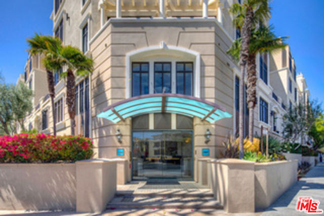 11847 Gorham Avenue, Los Angeles CA: https://media.crmls.org/mediaz/8622969e-7103-45c2-8cf6-6f93a4957c93.jpg