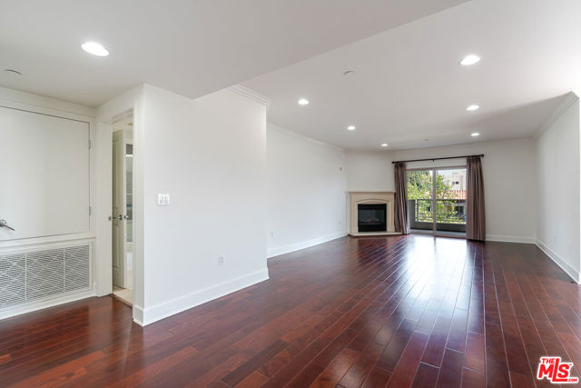1409 Armacost Avenue, Los Angeles CA: https://media.crmls.org/mediaz/8622cb42-06f6-482f-a848-d051afbd5aa5.jpg