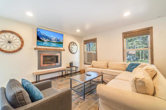 Detail Gallery Image 10 of 33 For 40221 Esterly, Big Bear Lake,  CA 92315 - 3 Beds | 2/1 Baths