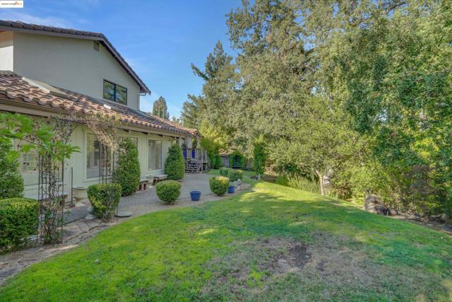 17 Pomo Ct, Napa CA: https://media.crmls.org/mediaz/8622df2d-ec13-469f-aa7c-989091b28275.jpg