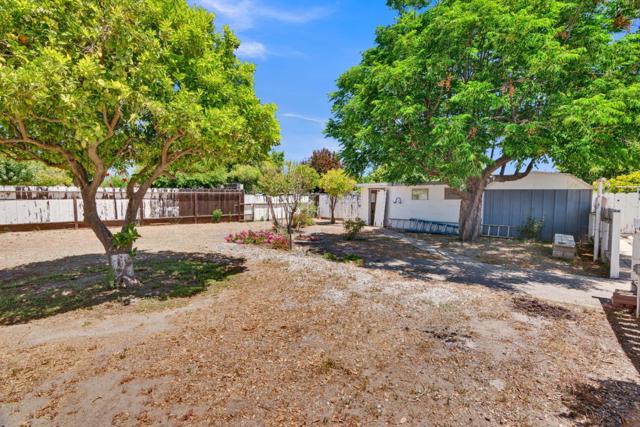 45175 Merritt Street, King City CA: https://media.crmls.org/mediaz/86230dee-fb8b-4639-9bd7-cb66f7c1fd0c.jpg