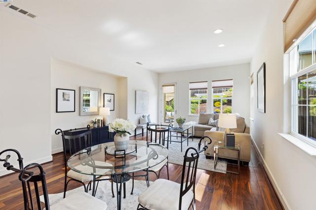 2715 Palatino Ct, Dublin CA: https://media.crmls.org/mediaz/86241dce-582d-49b1-815d-944a431a2636.jpg