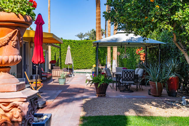 444 N Burton Way, Palm Springs CA: https://media.crmls.org/mediaz/86245821-e1fa-4ec8-9797-41163f3e4dac.jpg