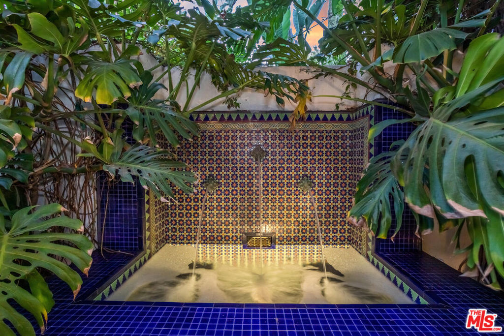 https://media.crmls.org/mediaz/86247832-28bb-400b-a642-e08e9969bc46.jpg?preset=X-Large