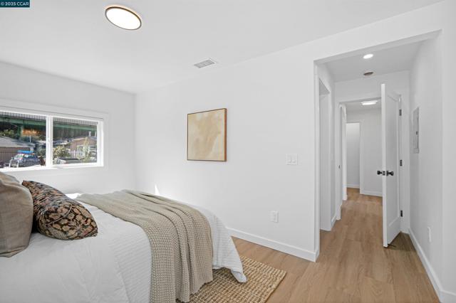 10060 Bernhardt Dr, Oakland CA: https://media.crmls.org/mediaz/8624bf5c-fcd6-4452-8d6f-34b3daa92113.jpg