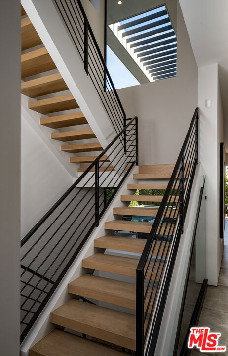 8356 W 4th Street, Los Angeles CA: https://media.crmls.org/mediaz/8625105c-67b1-43da-89b7-ae0396b56501.jpg