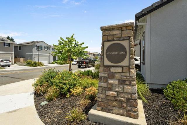 9182 Wickham Court, Gilroy CA: https://media.crmls.org/mediaz/86252b34-39fc-4b09-a716-fe0438e71ba0.jpg
