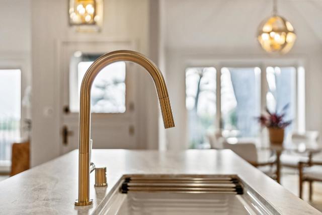 2 SE San Antonio Avenue, Carmel CA: https://media.crmls.org/mediaz/86253ef5-53f6-45c1-a668-4d545611aa63.jpg