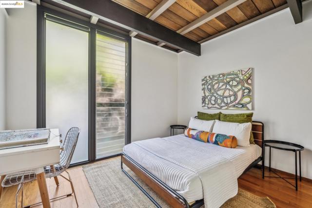 5855 Chelton Dr, Oakland CA: https://media.crmls.org/mediaz/86256468-22cc-49c9-8bff-c31a8a6ad8a1.jpg
