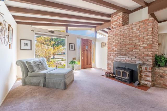 24757 Pear St, Hayward CA: https://media.crmls.org/mediaz/862564c9-2abb-4323-8c3a-47d7e6ae375e.jpg