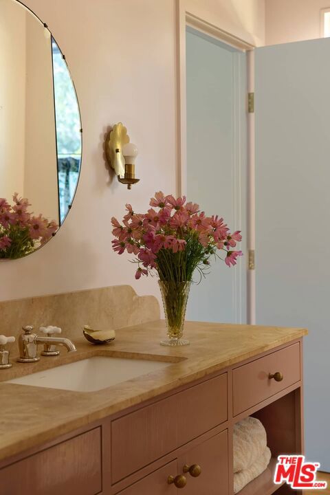 212 Paradise Cove Road, Malibu CA: https://media.crmls.org/mediaz/862568e1-deb7-4b2d-bc5b-fdbc0c9863fe.jpg
