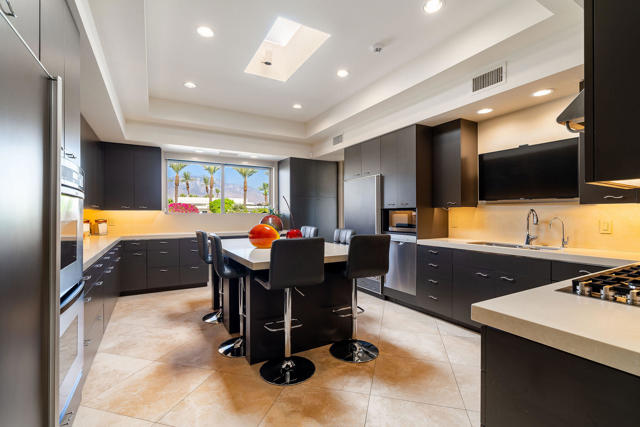 16 Judd Terrace, Rancho Mirage CA: https://media.crmls.org/mediaz/86258ba6-95ea-4df5-b9d5-8ffc99249d91.jpg