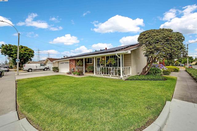 4601 Hampshire Way, Fremont CA: https://media.crmls.org/mediaz/86258e3b-c50d-44ec-b273-e0d7325ac1fd.jpg
