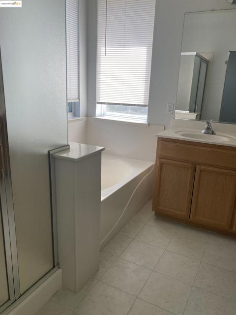 10448 almanor circle, Stockton CA: https://media.crmls.org/mediaz/86259b49-2a11-4254-b3ac-837b1674ee21.jpg