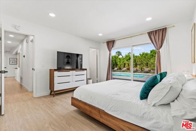 1808 E Francis Drive, Palm Springs CA: https://media.crmls.org/mediaz/8625f687-2dc7-418e-957e-8ec4321d5d4e.jpg