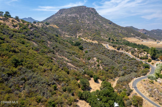 115 Carlisle Road, Westlake Village CA: https://media.crmls.org/mediaz/862609ba-dd76-4820-8669-6eaa5bf95dec.jpg