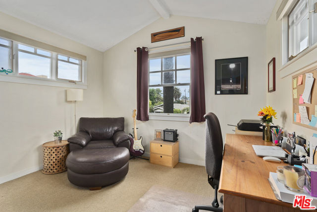 2439 Glyndon Avenue, Venice CA: https://media.crmls.org/mediaz/86262324-1ead-492b-a7c1-6ba6c9d16a9c.jpg