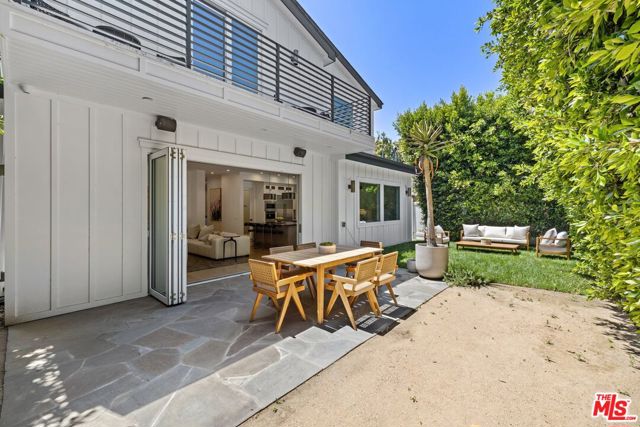 2590 Amherst Avenue, Los Angeles CA: https://media.crmls.org/mediaz/86262a9f-080b-49b4-bb03-3e99706c44f4.jpg