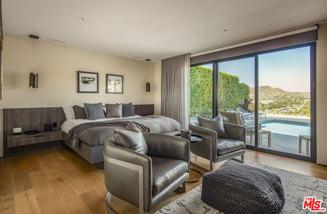 3526 Wrightwood Court, Studio City CA: https://media.crmls.org/mediaz/86266b2b-3ce6-43c4-be40-7aa9377096dc.jpg
