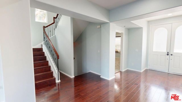 5655 COMO Circle, Woodland Hills CA: https://media.crmls.org/mediaz/86266f13-f566-4be0-85b3-fa6dfd6af1fe.jpg