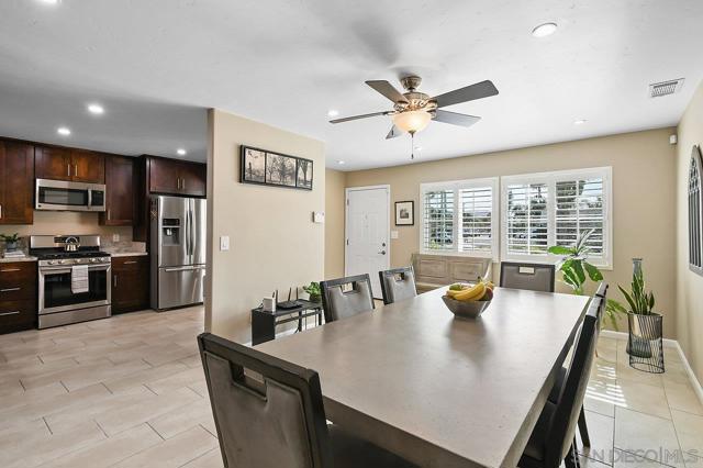 8931 Sunwood Dr, Santee CA: https://media.crmls.org/mediaz/8627b2ef-9ba3-40c9-9f8a-84fd884224bd.jpg