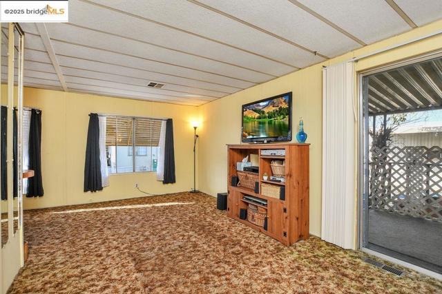 3301 BUCHANAN RD, Antioch CA: https://media.crmls.org/mediaz/8627d281-caa9-4d2f-8acc-b06c52308b42.jpg