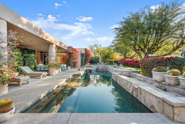203 Kiva Drive, Palm Desert CA: https://media.crmls.org/mediaz/8629093b-ab0c-4592-b51a-7b8a071fe746.jpg