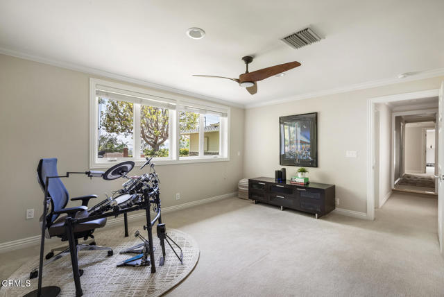 5109 Redwillow Lane, La Canada Flintridge CA: https://media.crmls.org/mediaz/862913de-a03a-4b54-96e9-dc674cc4cb9b.jpg