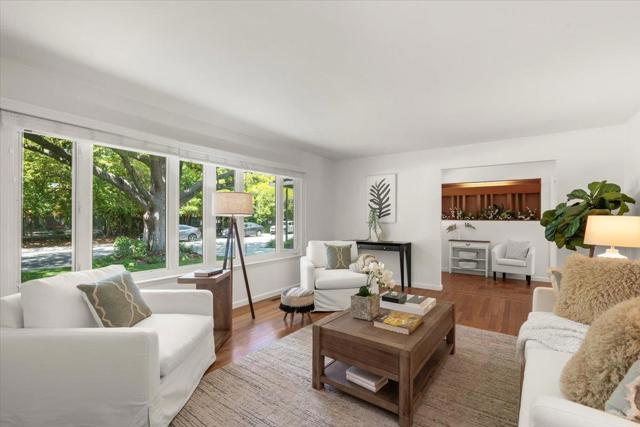 886 Garland Drive, Palo Alto CA: https://media.crmls.org/mediaz/86293d98-65f2-4780-8c08-bee47351a371.jpg