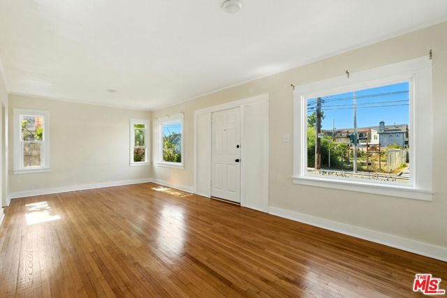 3712 E 10th Street, Long Beach CA: https://media.crmls.org/mediaz/862997ad-316f-4de8-b302-47b5efa1de68.jpg
