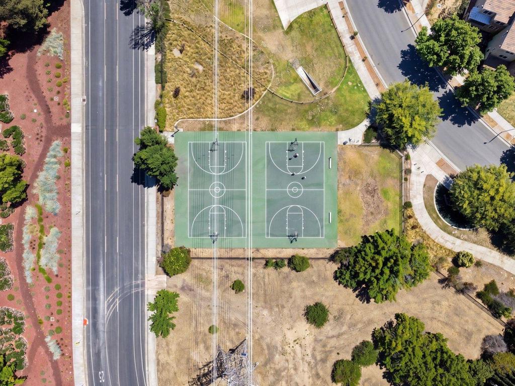 https://media.crmls.org/mediaz/8629a80b-190a-4ff4-b23b-2bf38eb68d4d.jpg?preset=X-Large